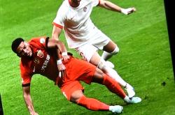 开云体育注册-关于劲爆对决！国际足球赛场上的悬念丛生的信息