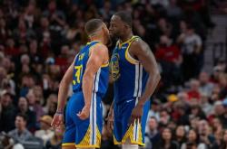 开云体育亚洲官网-勇士大胜爵士，库里砍下35分