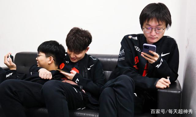 包含苦战胜利，球队实现逆袭晋级总决赛的词条