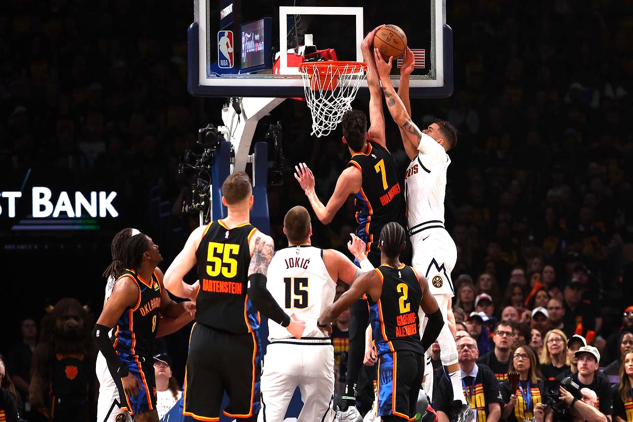 「猛龙不敌掘金，约基奇关键篮板帮助球队获胜」