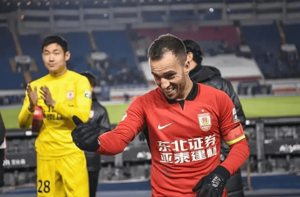 包含新赛季即将开打，球员转会市场火爆的词条