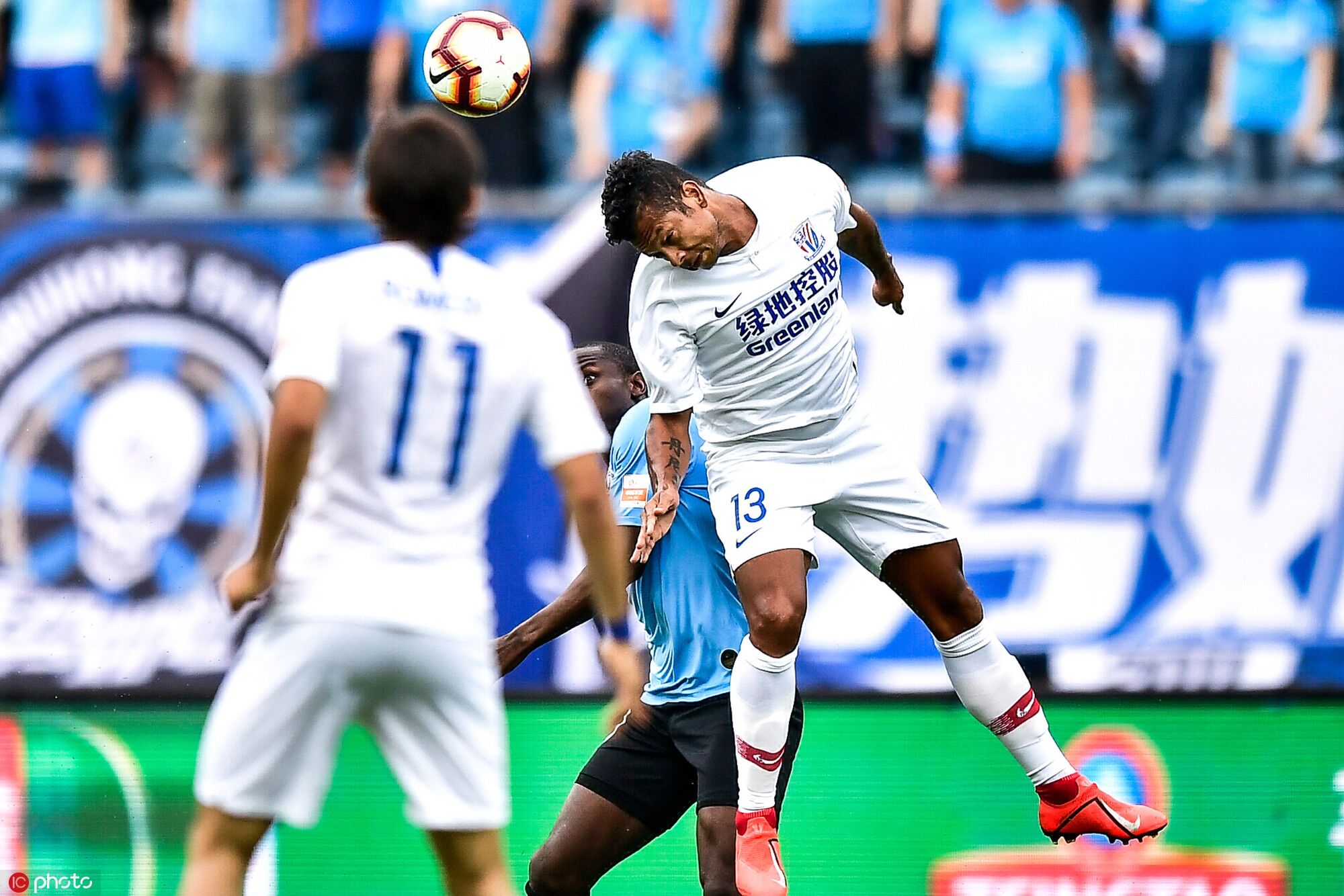 大连一方战平上海绿地，紧追前排的简单介绍