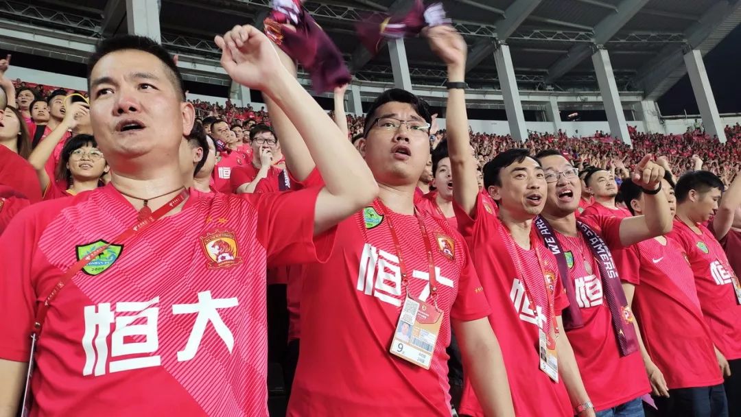 武汉主场大胜恒大，豪取四连胜！