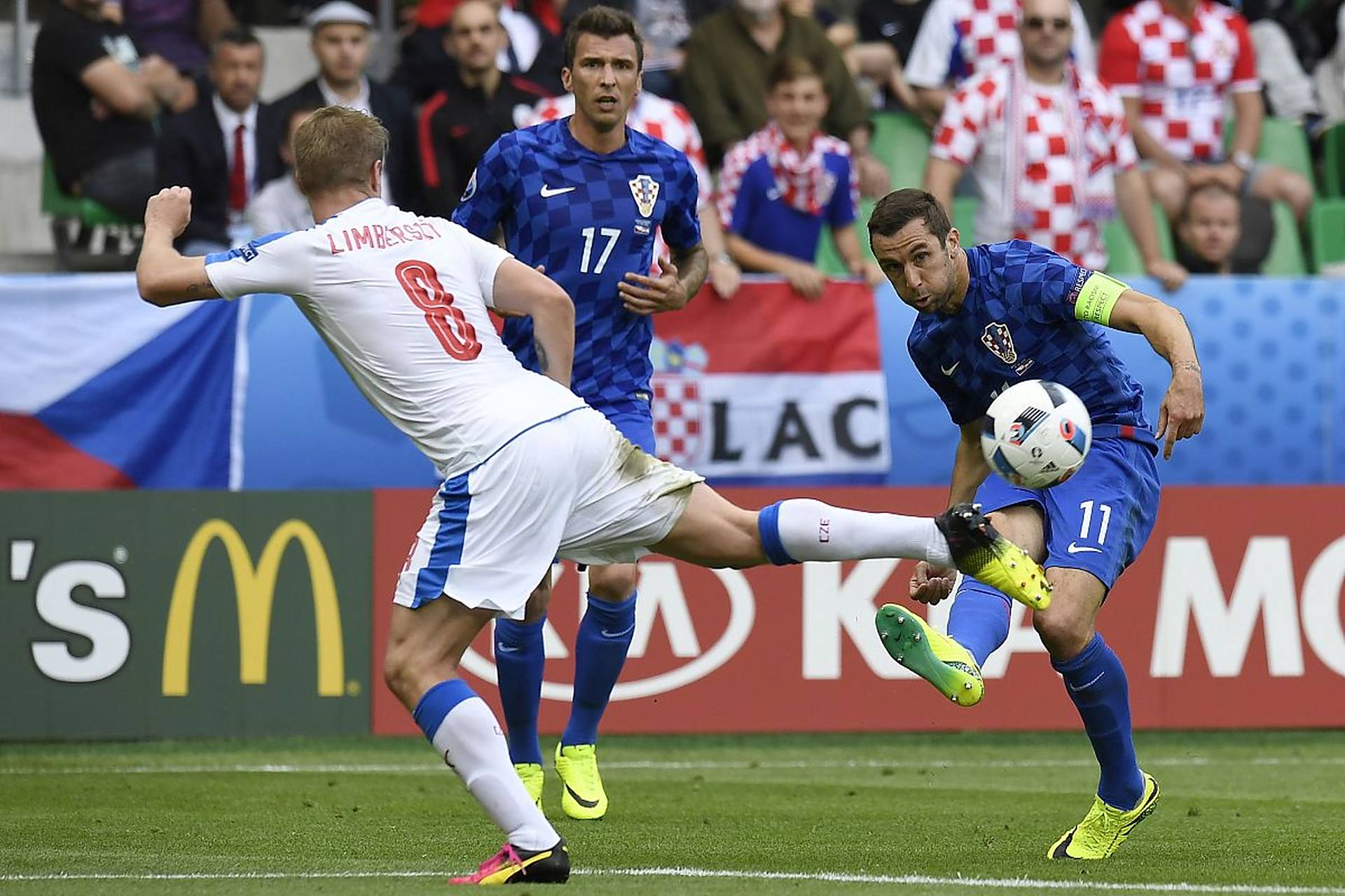 包含欧洲杯预选赛：各队实力逐渐显现，角逐激烈的词条