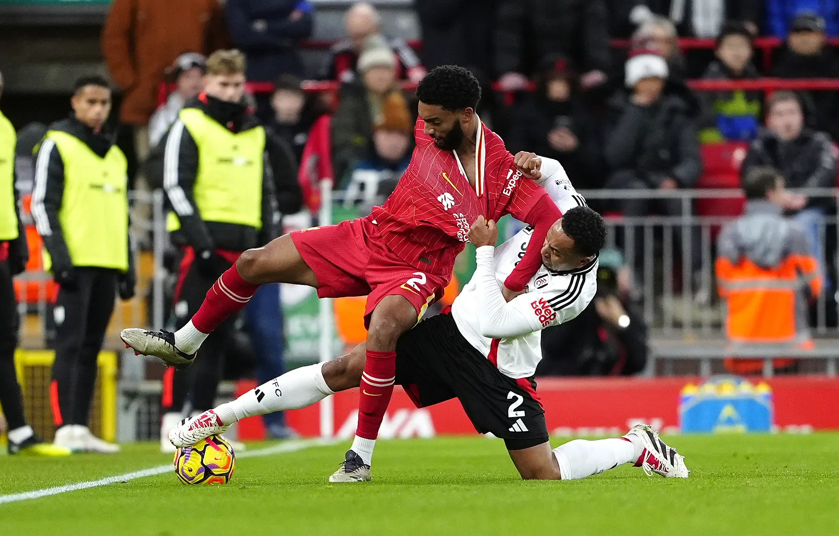 利物浦客场不敌对手,遭遇尴尬失利 利物浦客场不敌对手,遭遇尴尬失利