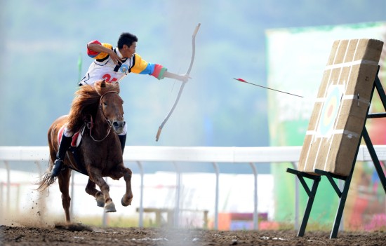 俄罗斯射箭选手优雅夺冠，令人钦佩