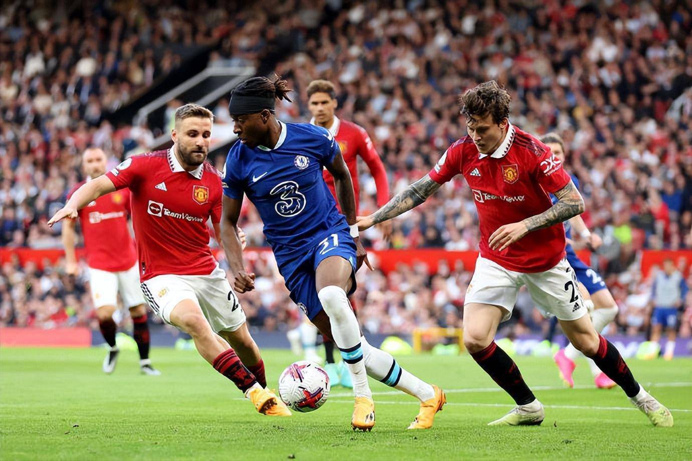 曼联力克切尔西：英超冠军抢眼对决