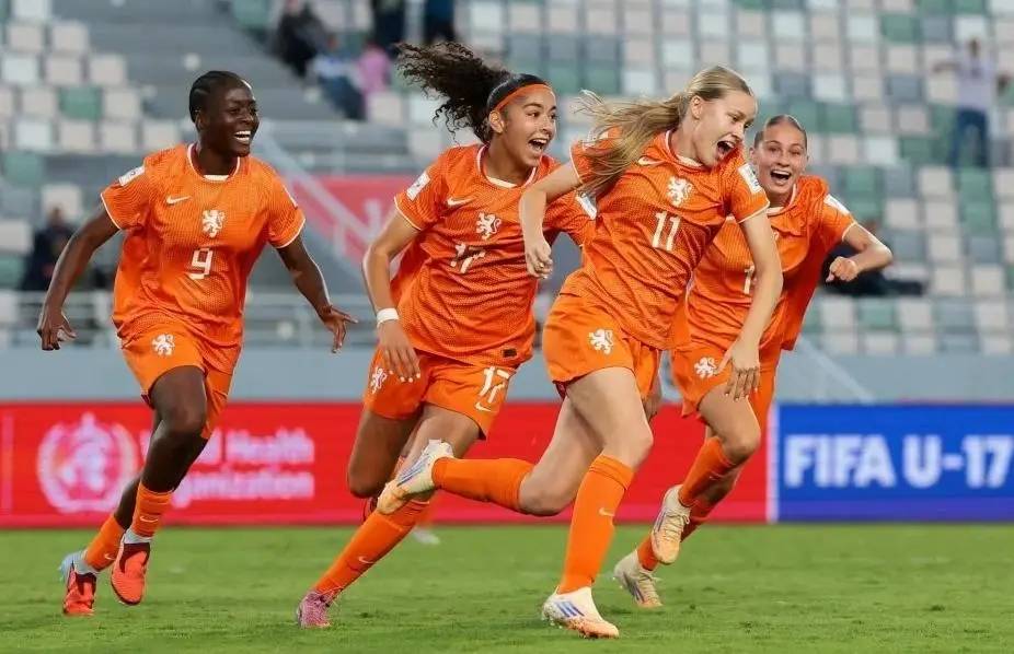 墨西哥女足逐梦比赛赛场，勇往直前！的简单介绍