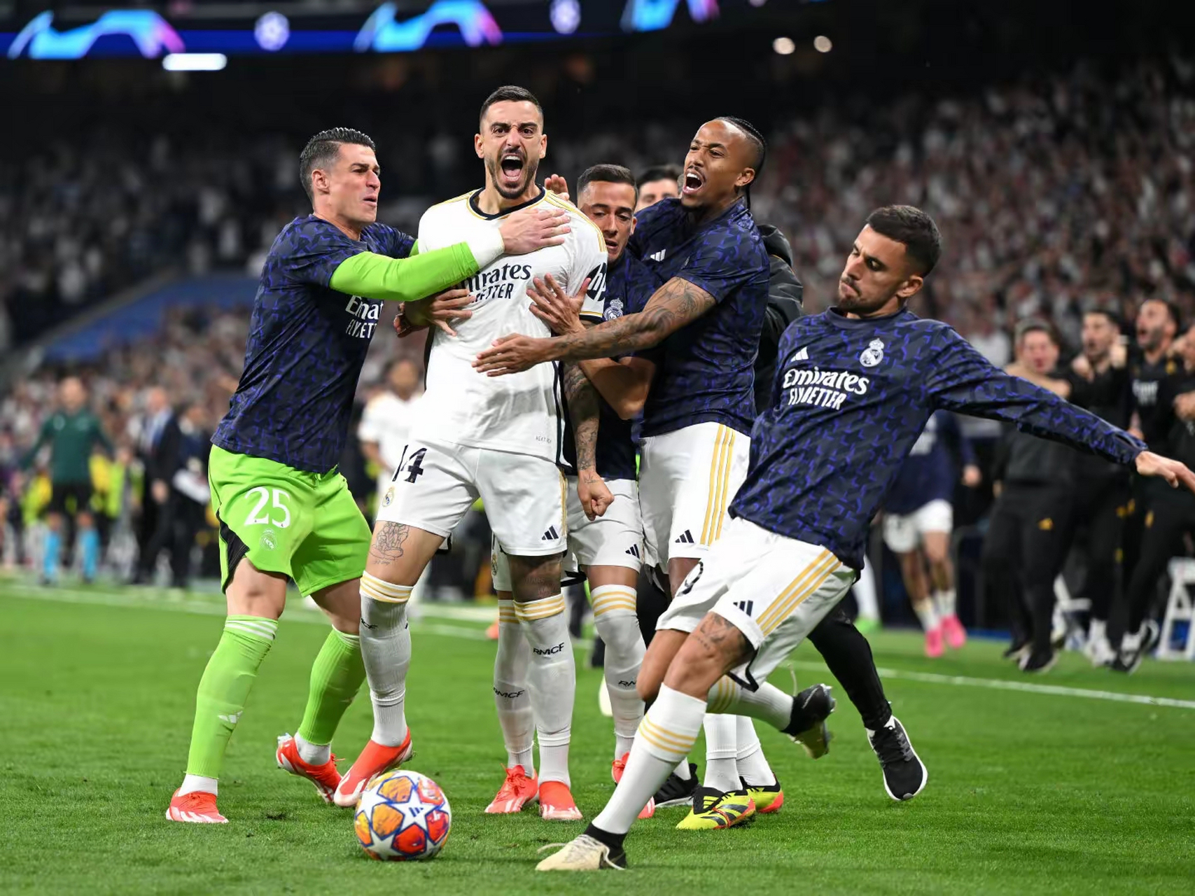 包含拜仁欧冠比赛获胜，晋级前景看涨的词条