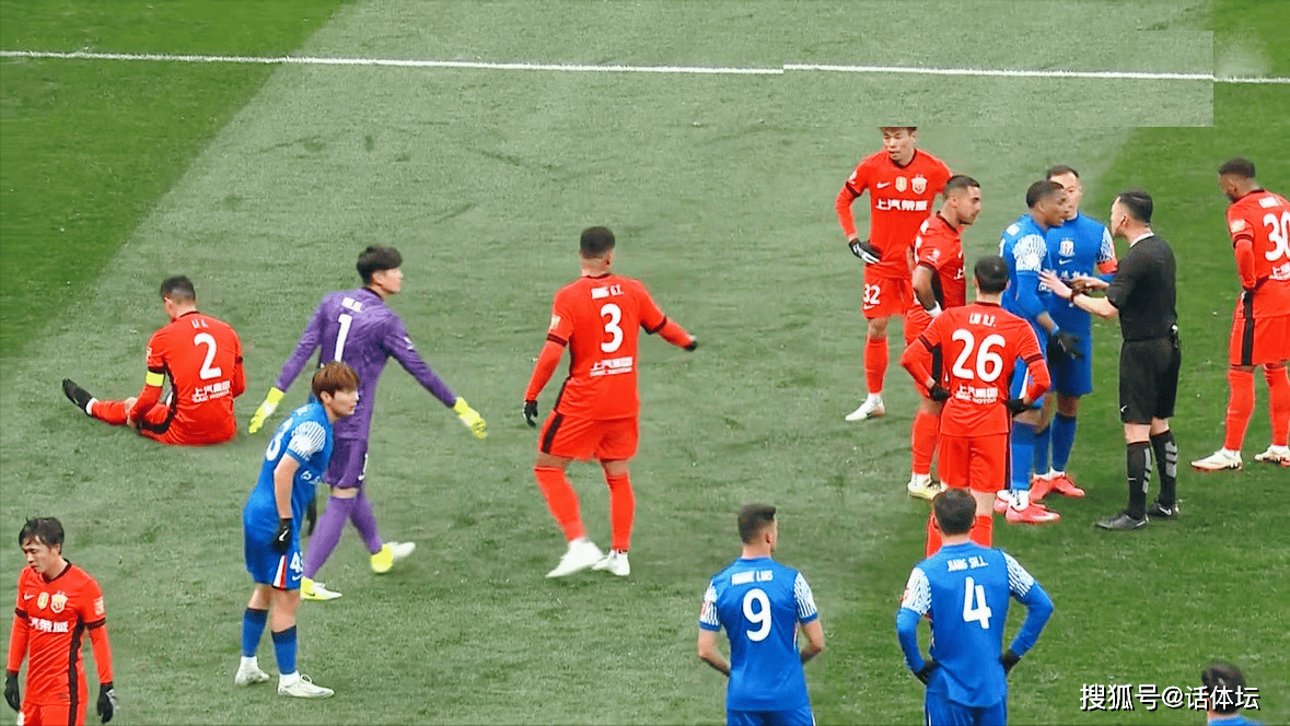 关于上港不敌申花，输球延续低迷的信息