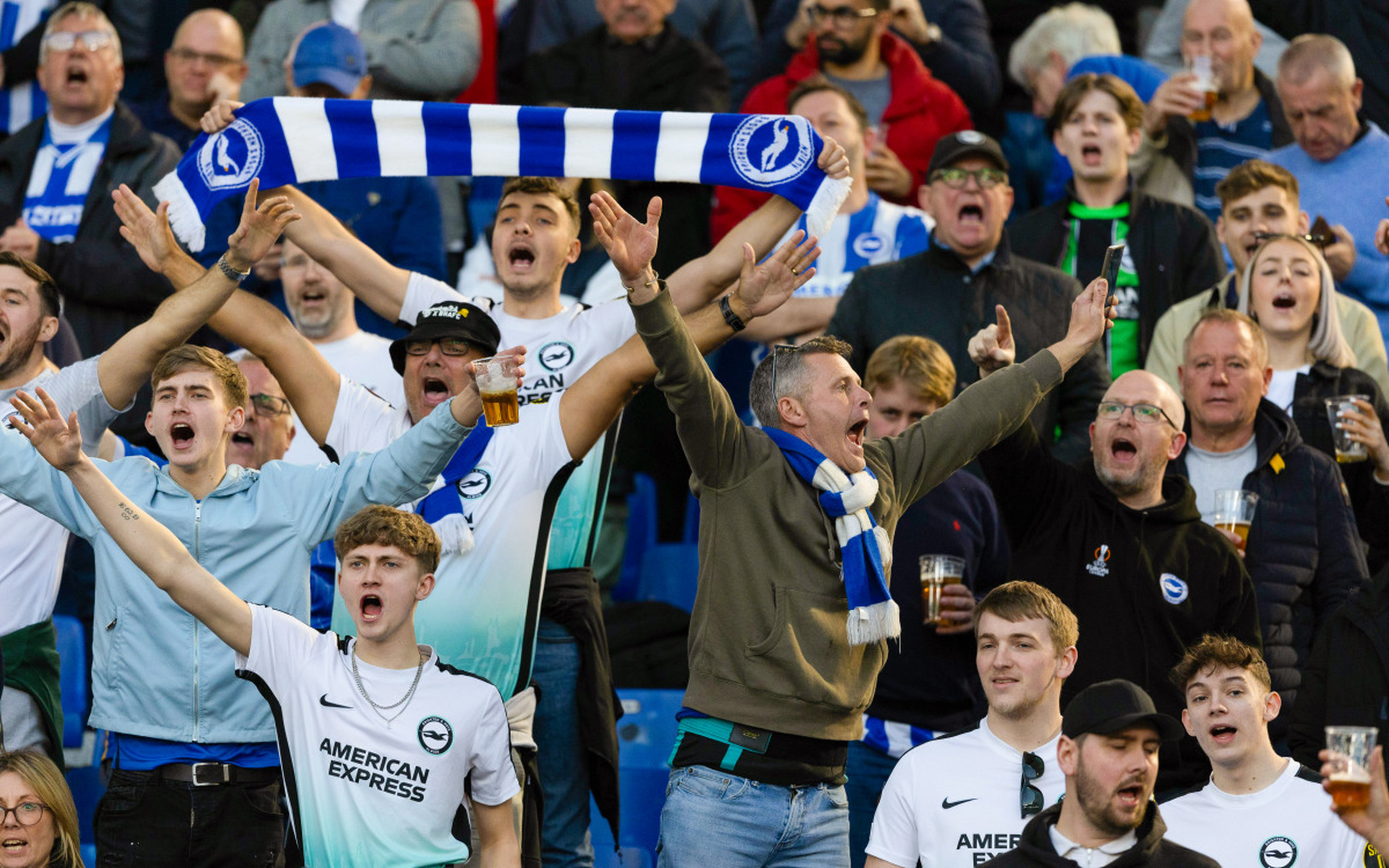 关于欧洲杯赛事精彩纷飞，球迷情绪高涨的信息