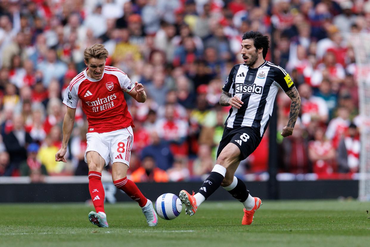 包含阿森纳战平对手，继续在欧联杯中前进的词条