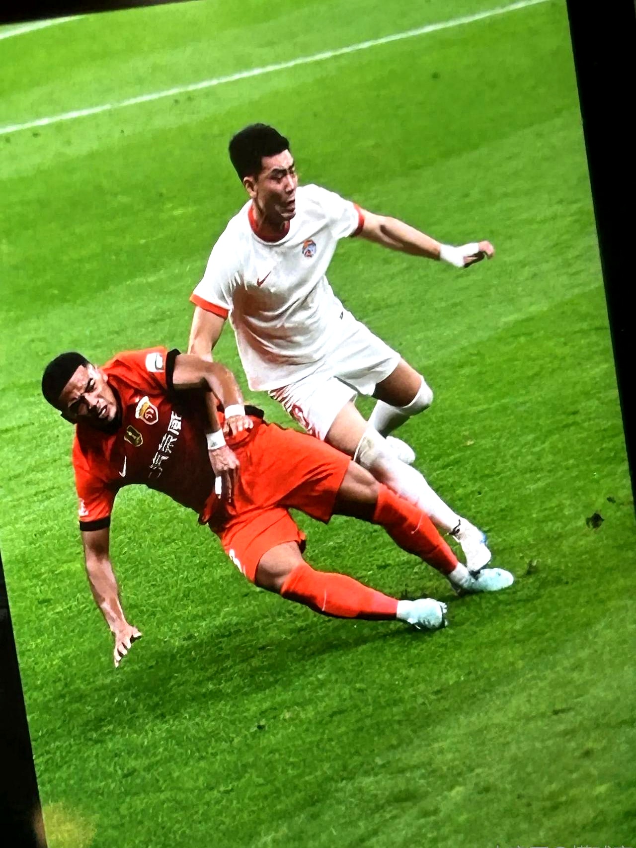 关于劲爆对决！国际足球赛场上的悬念丛生的信息